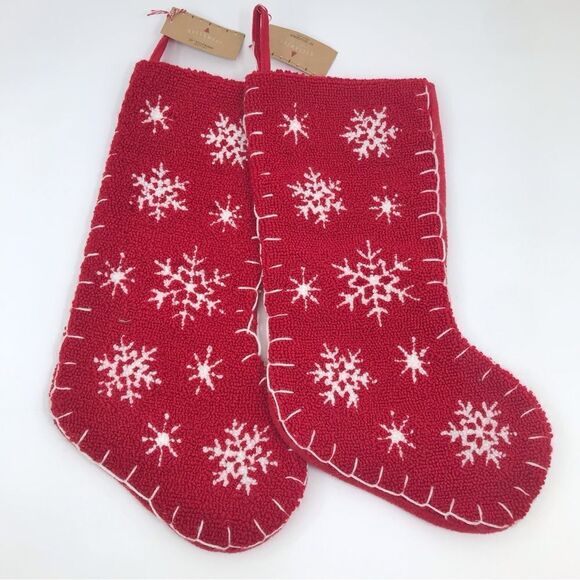 Queen West Red White Snowflake Loop Knit Fleece Stocking Set of 2 NEW - Picture 2 of 12